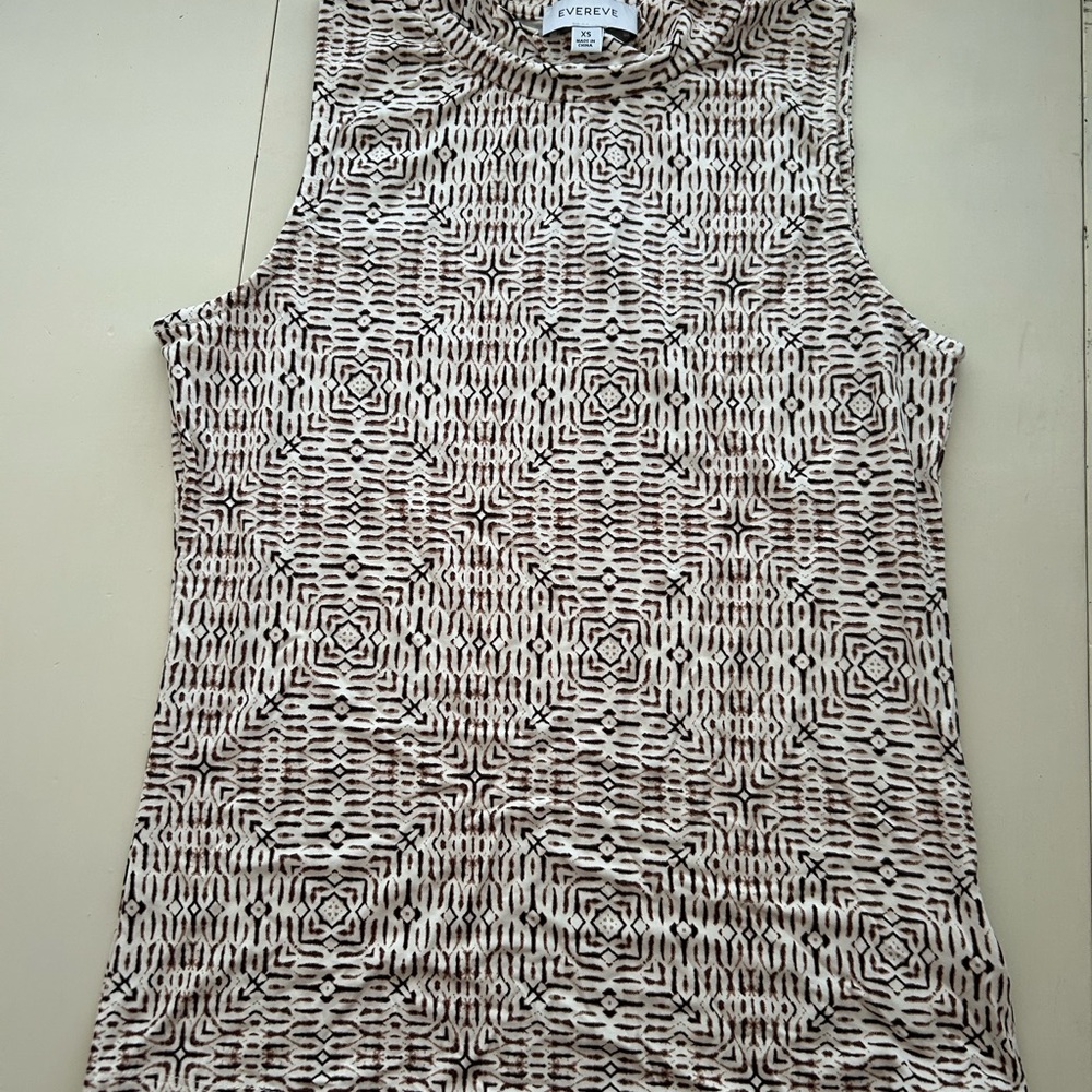 Evereve Black and Cream Ribbed Tank Top